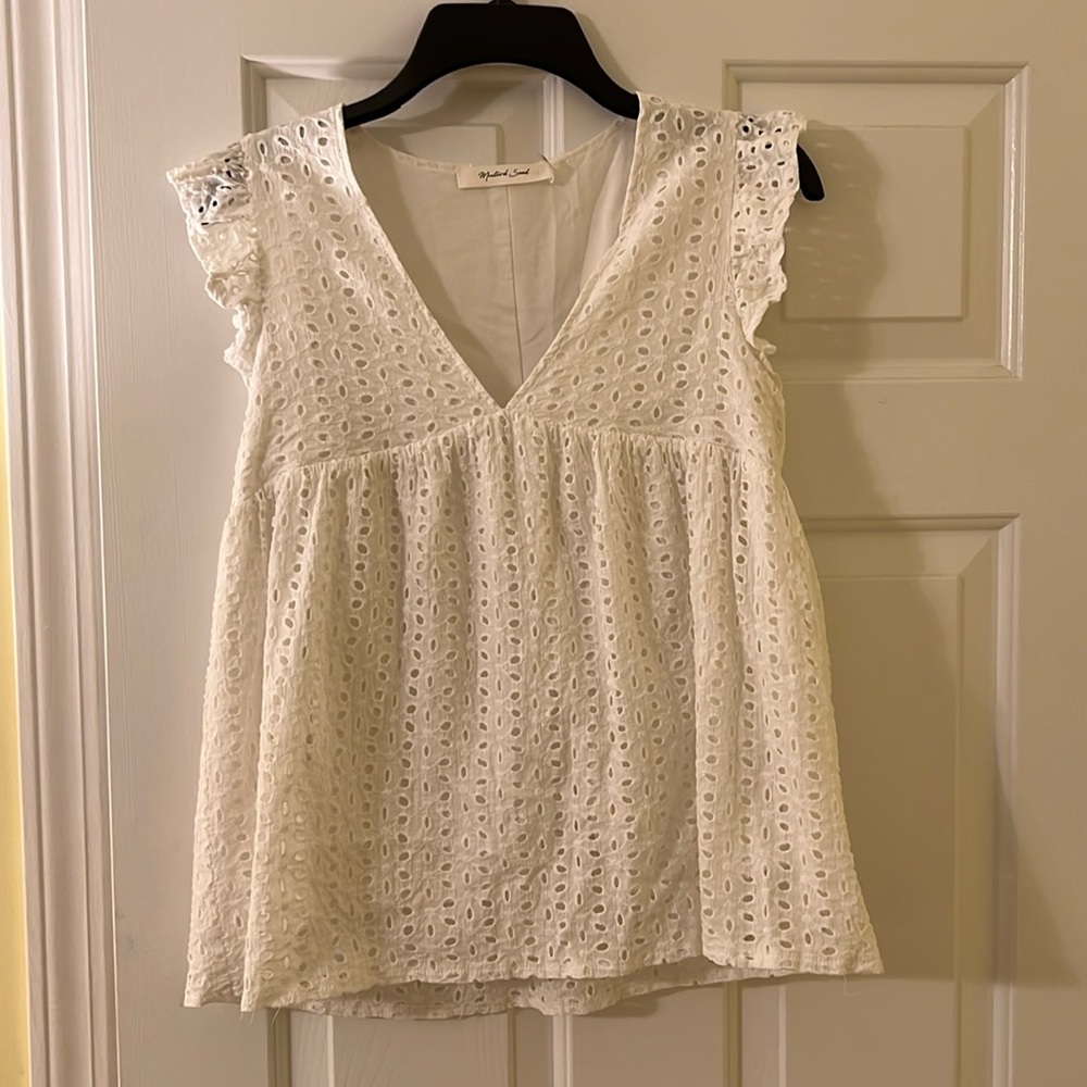 Mustard Seed white eyelet ruffle sleeve V neck top, size small